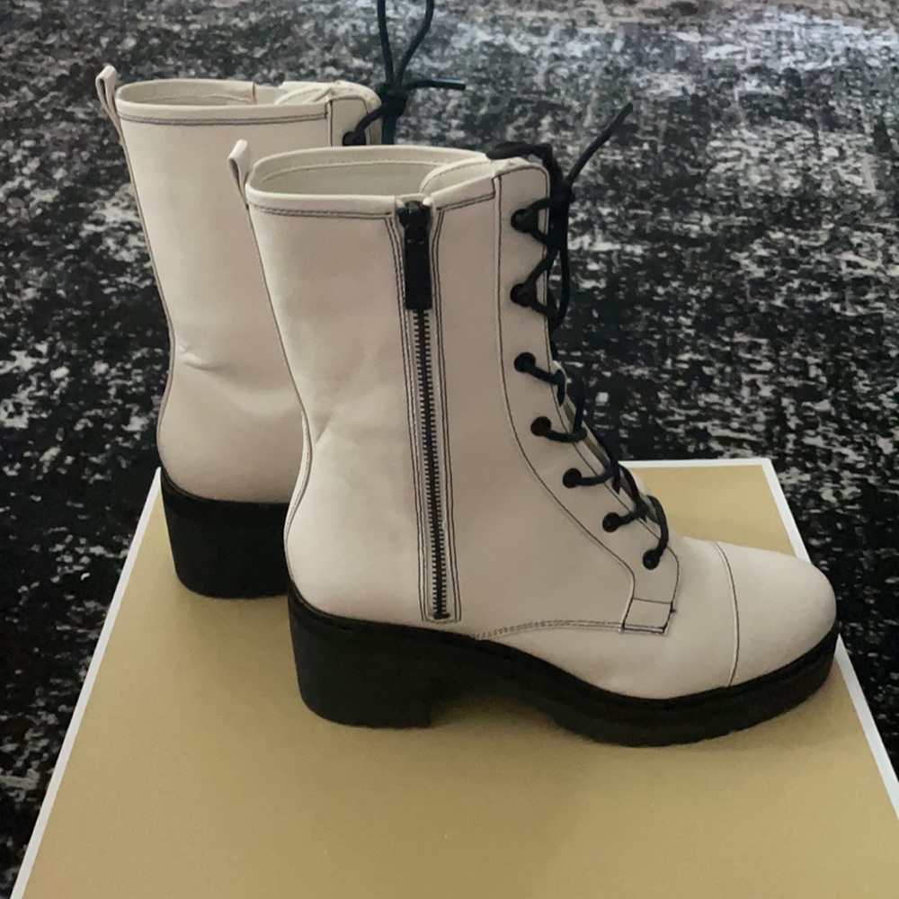 ❤️Michael Kors White Leather Combat Boots Retail $225 New!! - Picture 4 of 8